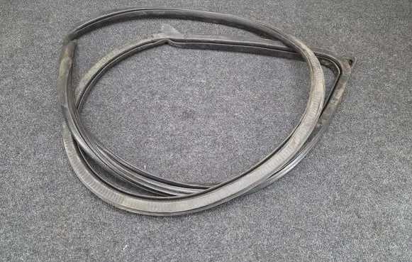 Maserati Levante Front door rubber seal 670032866
