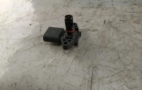 Volkswagen Fox Air pressure sensor 03D906051A A2C53300430