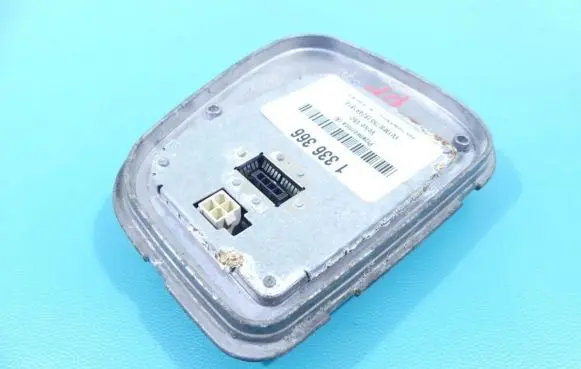Volvo V50 Headlight ballast module Xenon 1307329210 IMPRK1336366