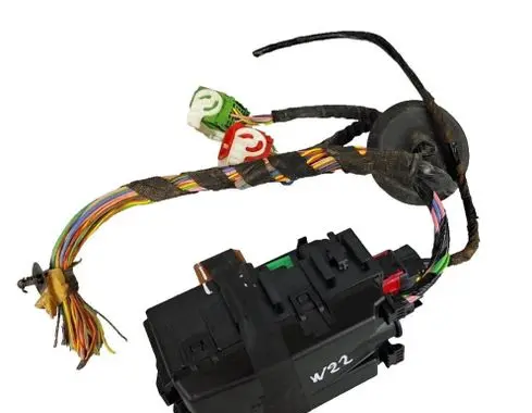 Peugeot 2008 II Fuse module 9643461980