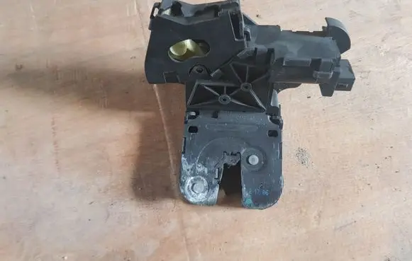 Audi A6 S6 C6 4F Tailgate/trunk/boot lock/catch/latch 8P4827505B