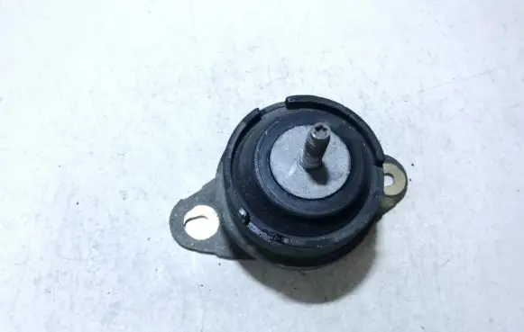 Peugeot 607 Engine mount bracket