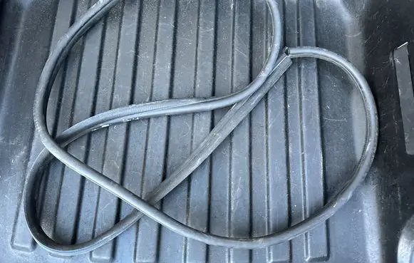 Mercedes-Benz Citan W415 Front door rubber seal 333333336 C02