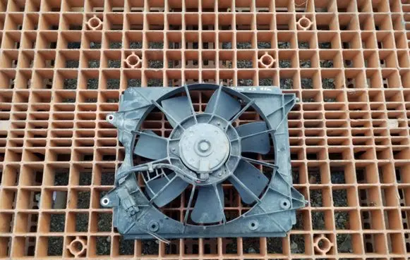 Honda Civic Radiator cooling fan shroud 68000 4J27
