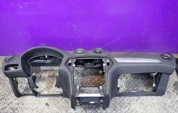 Ford Mondeo MK IV Dashboard 