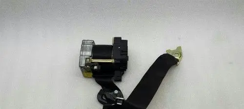 Mercedes-Benz S W220 Rear seatbelt A2208600385