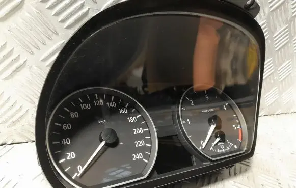 BMW 1 E81 E87 Speedometer (instrument cluster) 102495213