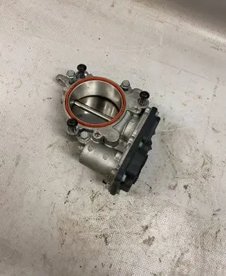 BMW X3 G01 Throttle valve 8601651
