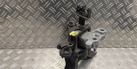 Toyota Auris E180 Engine mount bracket