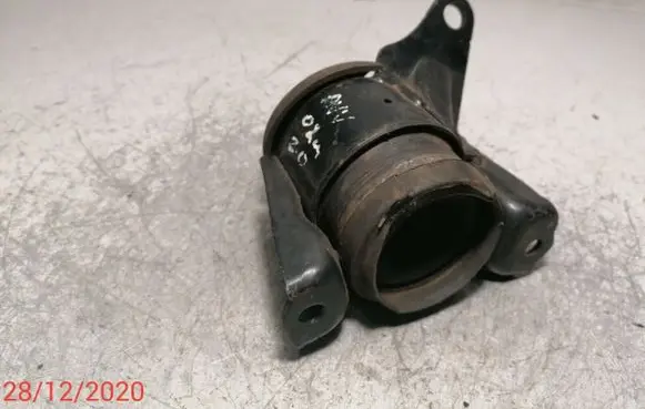Toyota Avensis T220 Engine mount bracket