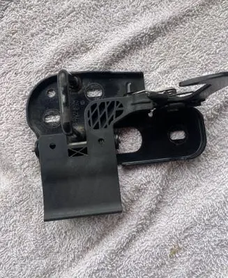Volkswagen PASSAT CC Engine bonnet/hood lock/catch 3C8823480B