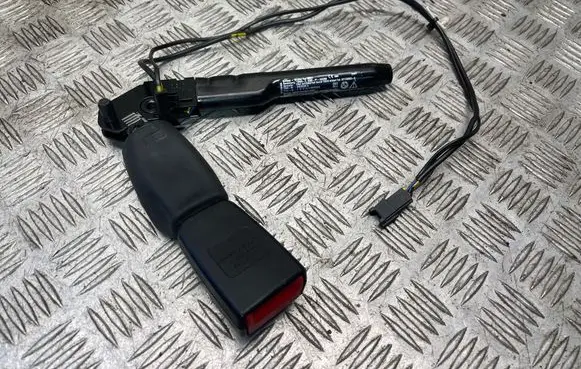 BMW 7 F01 F02 F03 F04 Rear seatbelt buckle 7303913