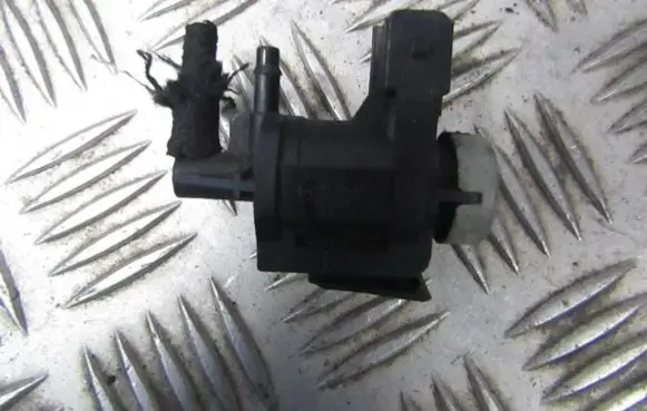Audi A4 S4 B6 8E 8H Turbo solenoid valve 1J0906283A