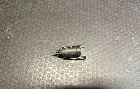 Volkswagen Touran I Brake pedal sensor switch 1J0945511D 19322000