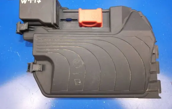 Mercedes-Benz CLA C117 X117 W117 Fuse box cover A2465400182