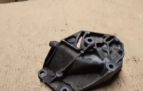 Jeep Cherokee XJ Engine mounting bracket