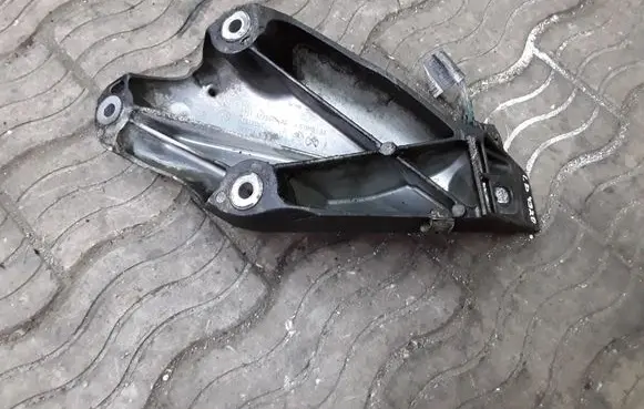 BMW X5 E70 Engine mounting bracket 22116772679 6772679 67871110