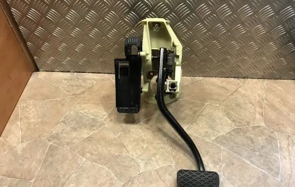 BMW 5 F10 F11 Brake pedal 6782665