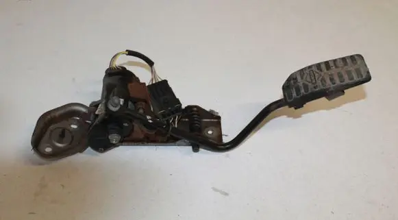 Nissan Almera N16 Accelerator throttle pedal 0281002425