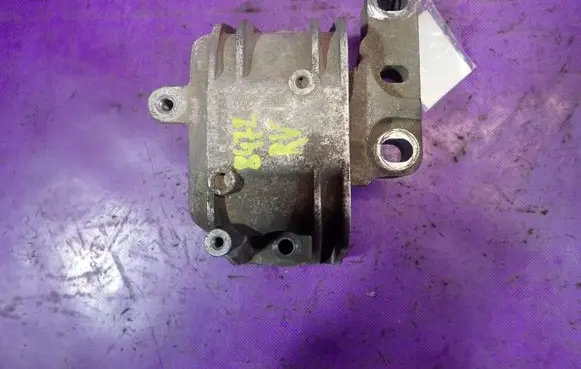 Volkswagen PASSAT B6 Engine mount vacuum valve 