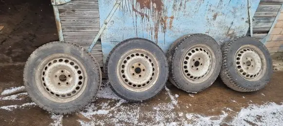 Volkswagen Transporter - Caravelle T5 R16 C winter/snow tires with studs 7H0601027C 20565R16C