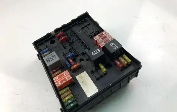 Volkswagen Golf V Fuse box set 1K0937124K