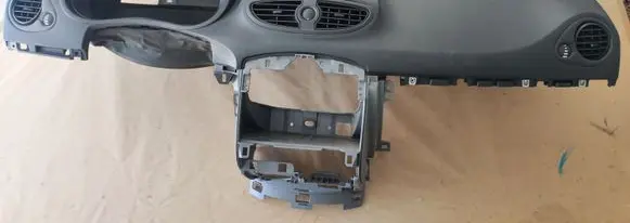 Renault Clio III Dashboard 8200475218 8200476219