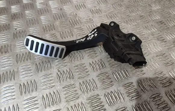 Volvo S60 Accelerator throttle pedal 31329371