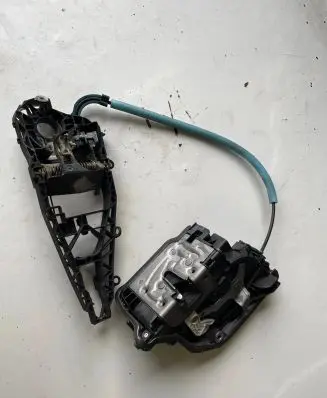 BMW 2 F45 Front door lock 7281934