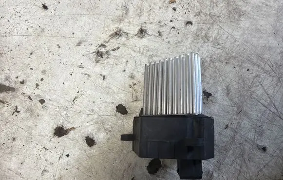 BMW 3 E46 Heater blower motor/fan resistor 52016537