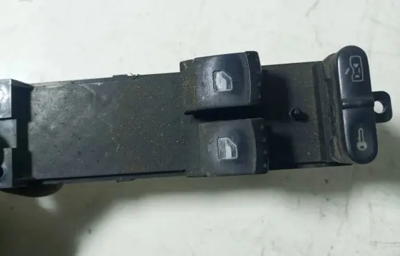 Volkswagen PASSAT B5 Electric window control switch 1J3959857 F005S00004 083290934