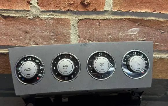 Mercedes-Benz SLK R171 Climate control unit A1718300785 69850004 05090518