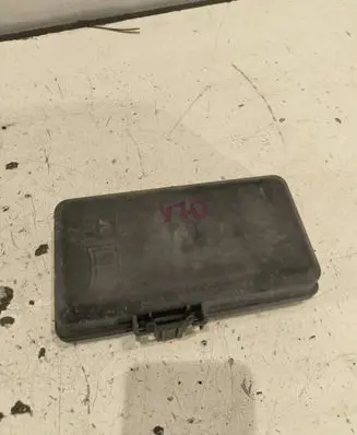Volvo V70 Fuse box cover 