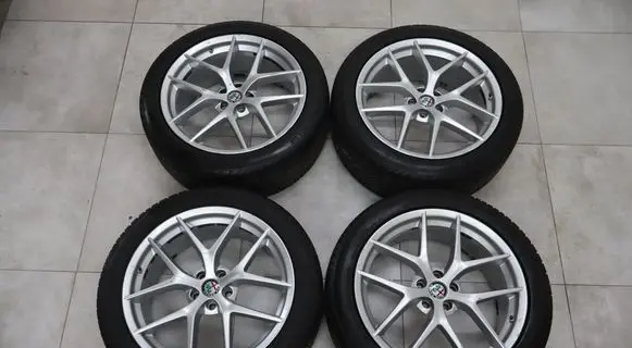 Alfa Romeo Stelvio R20 alloy rim