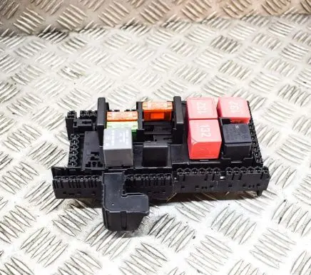 Mercedes-Benz C W205 Fuse module A2059068501 529881F07
