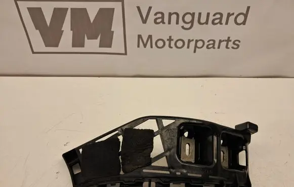 Rear bumper mounting bracket
