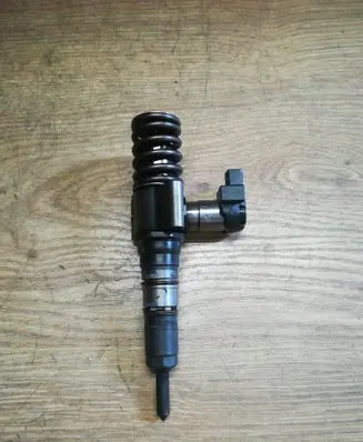 Volkswagen PASSAT B6 Fuel injector 03G130073S