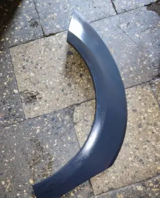 Rear fender molding trim