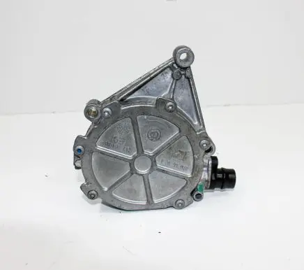 BMW 2 F22 F23 Vacuum pump 7622380