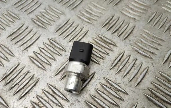 Volkswagen T-Roc Air conditioning (A/C) pressure sensor 5Q0959126A