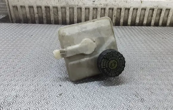 Brake fluid reservoir