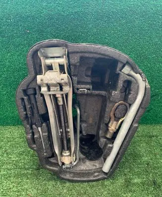 Volkswagen PASSAT B5 Tool set 