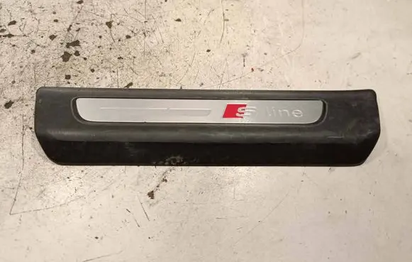 Audi Q7 4M Rear sill trim cover 4M0853375B 4M0853375C