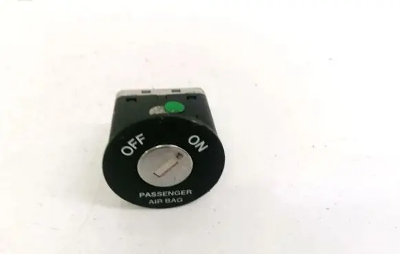 Hyundai i30 Passenger airbag on/off switch 