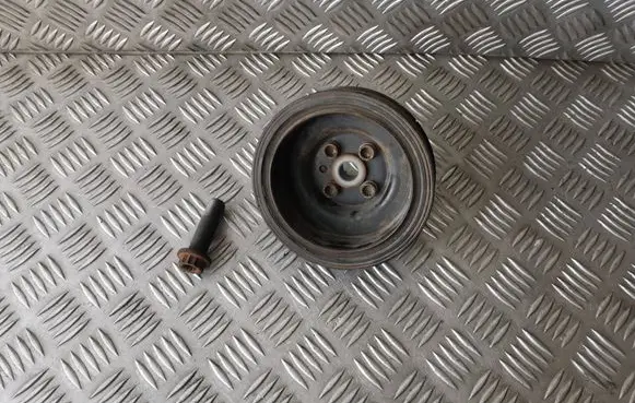 Skoda Roomster (5J) Crankshaft pulley 038105243M