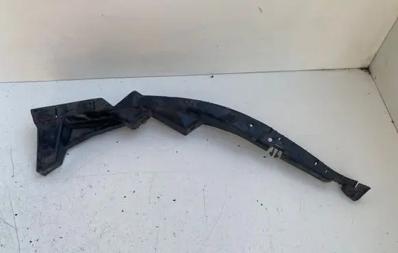 Volkswagen PASSAT B5 Front bumper mounting bracket 3B0807050C