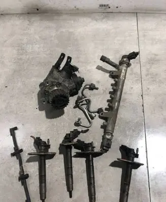 Volkswagen PASSAT B6 Fuel injection system set 03L130277 0445116030 03L130089A