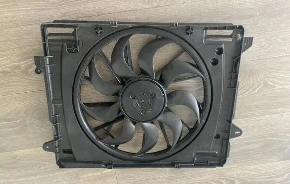 Ford Kuga III Radiator cooling fan shroud LX618C607AC