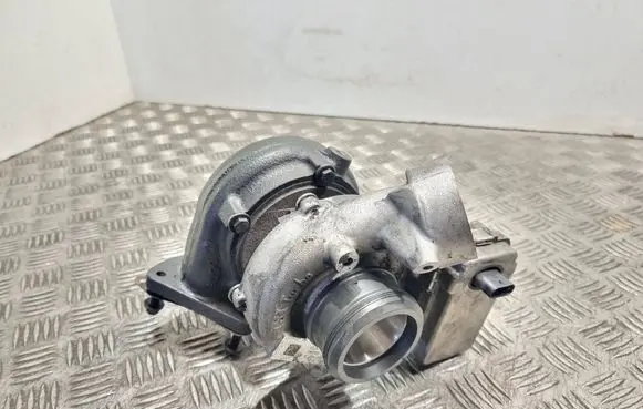 Mercedes-Benz E W212 Turbo A6510900086 180320 A6519060200