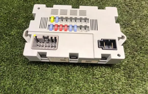 Land Rover Discovery 5 Fuse module CPLA14Q073AA 73707520